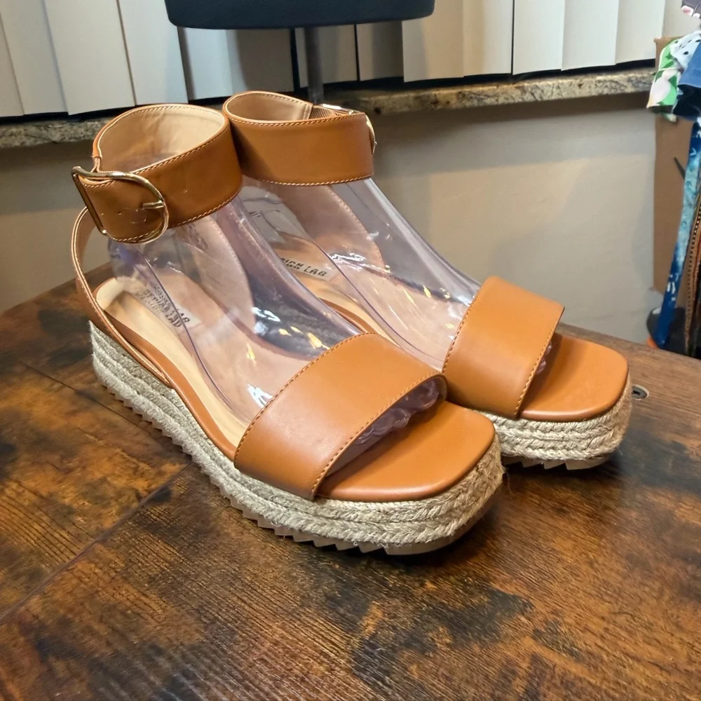 Design Lab Kendra Women's Tan Wedge Espadrilles Sandals Size 9